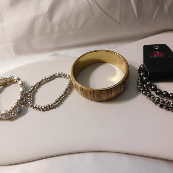 JEWELRY LOT of 4 Bracelets - Picture 1 of 11